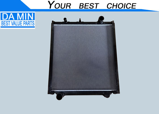 10PE1 Radyatör 1214107950 Alüminyum Soğutma Çekirdek Standart Boyut Plastik Shell Isuzu CXZ Ağır Kamyon Motor Parçaları