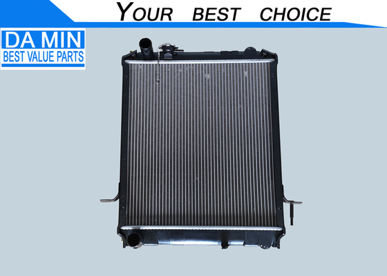 4HG1 Radyatör 8971771931 NPR NQR Motor Soğutma Parçaları Çekirdek Yüksekliği 530mm Çekirdek Genişliği 490mm Alüminyum-Plastik Su Tankı