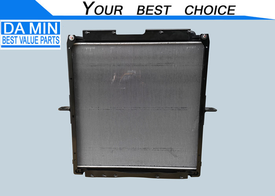 6UZ1 Isuzu Radyatör 8974321060 Qingling 1301010-D15YR Giga VC61 Alüminyum Soğutma Çekirdeği Ve Plastik Fan Kılavuzu